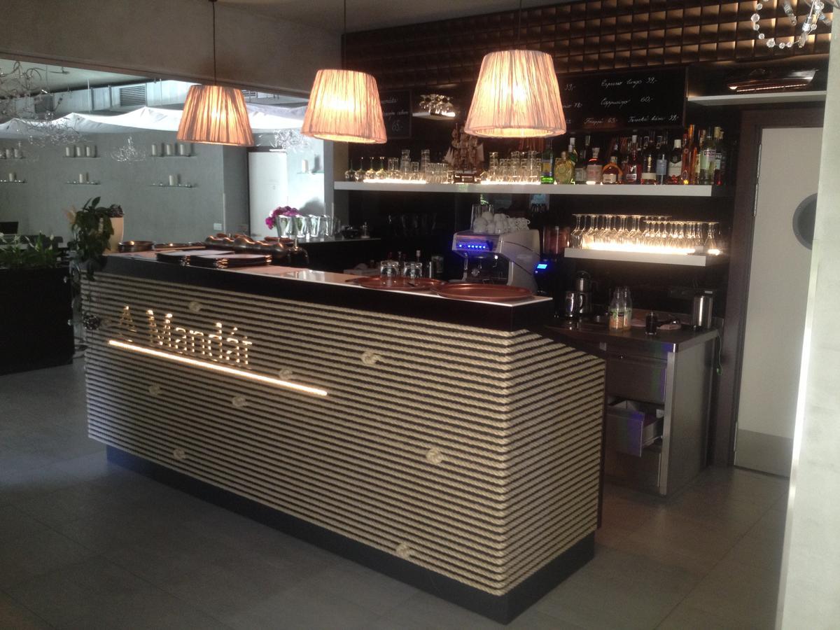 Hotel Mandat